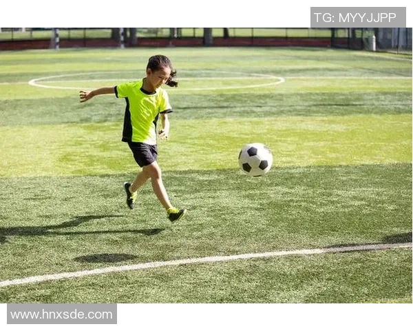 盘点足球明星们在场上不同风格的踢球技巧与战术表现