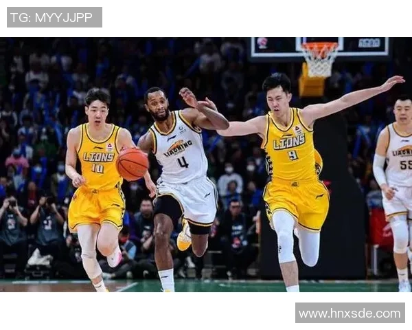 杭州篮球队配合引发热议球迷对战术和队员默契度展开激烈讨论